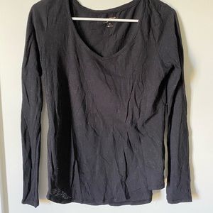 Long sleeve v neck t-shirt